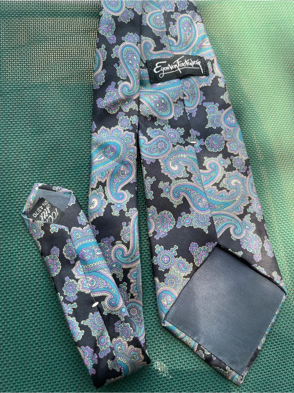 EGON VON FURSTENBERG Men's Black /blue Paisley 100% Silk Tie